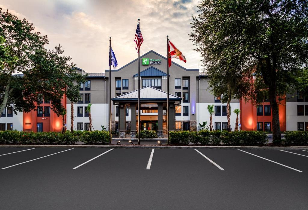 a hotel with flags in front of a parking lot at Holiday Inn Express Tampa-Brandon, an IHG Hotel in Brandon