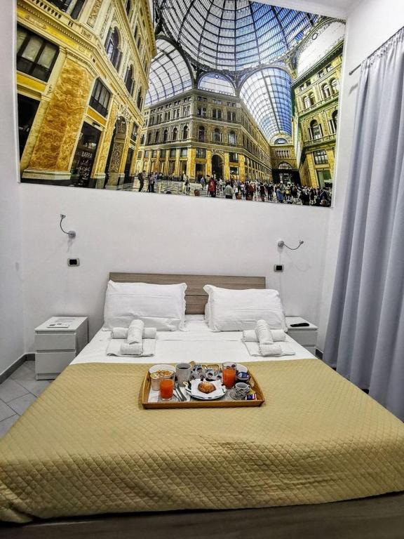 Postel nebo postele na pokoji v ubytování DUOMO 152 NAPOLI
