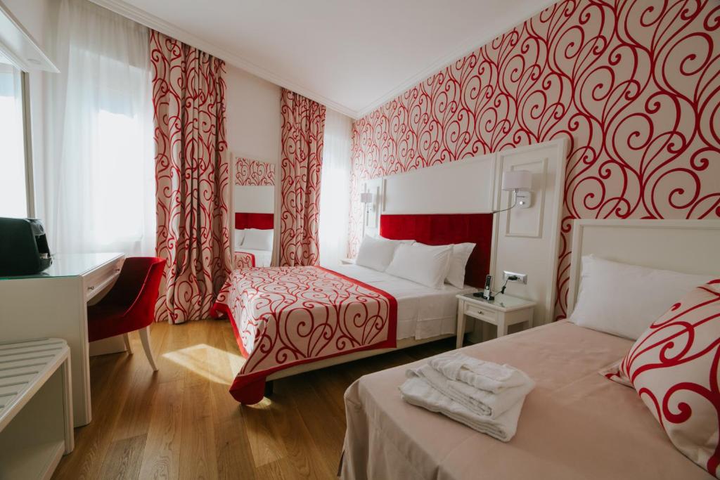 Postel nebo postele na pokoji v ubytování Hotel Città di Parenzo