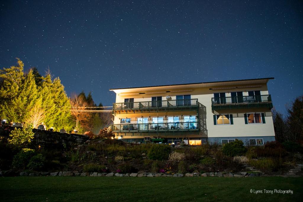 a large building at night with its lights on at Coppertoppe Inn & Retreat Center in Hebron