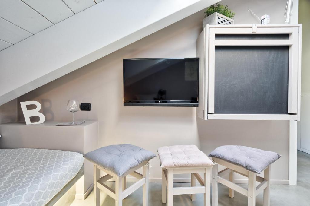 TV a/nebo společenská místnost v ubytování ACADAMIS - Suites & Junior Suites