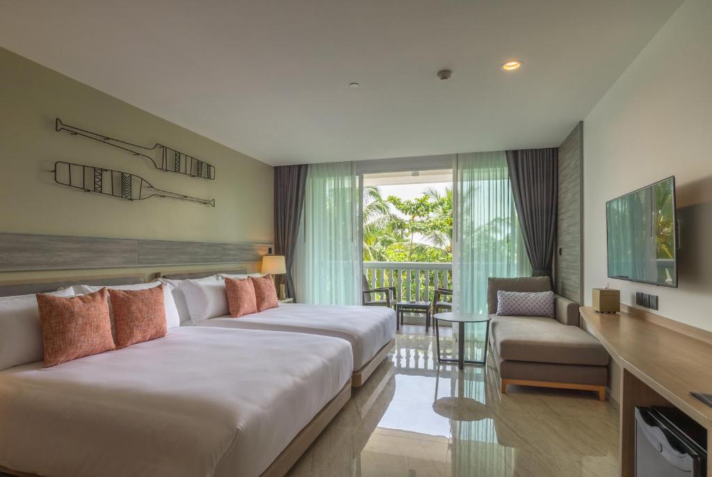 Postel nebo postele na pokoji v ubytování Centara Ao Nang Beach Resort & Spa Krabi