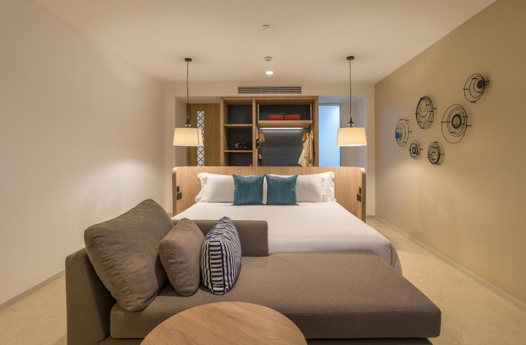 Centara Ao Nang Beach Resort & Spa Krabi - Premium Deluxe Pool Corner Double Double