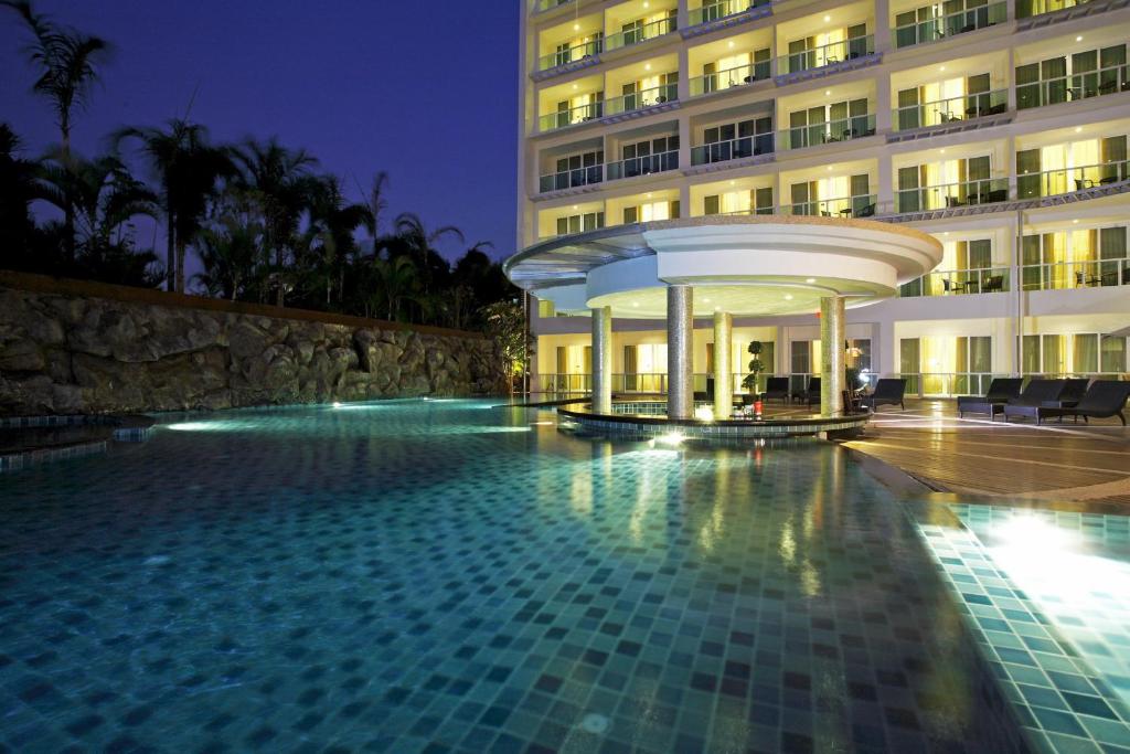 Πισίνα στο ή κοντά στο Centara Nova Hotel Pattaya