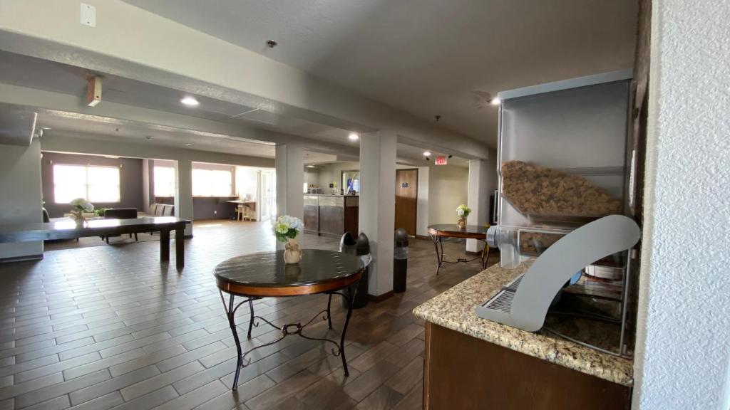 a living room with a kitchen and a dining room at Microtel Inn & Suites by Wyndham Ardmore in Ardmore