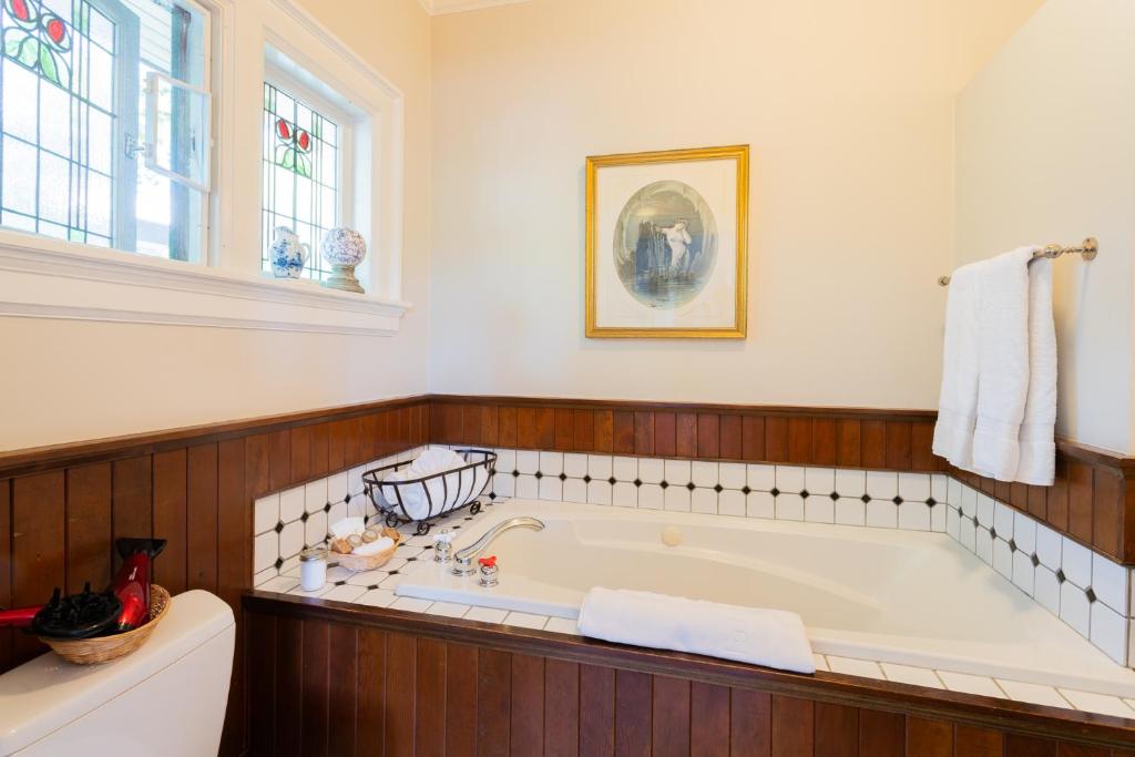 Beaconsfield Bed and Breakfast - Victoria - Sala De Reina De Lujo