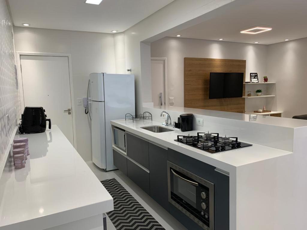  Enseada Lindíssimo Apto - 6 pessoas - 300mt da praia