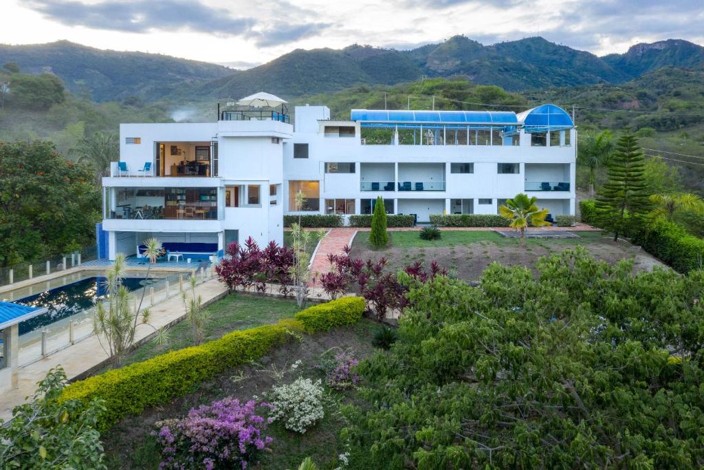 an aerial view of a house with mountains in the background at Terrazas De Baltimoores in San Joaquín