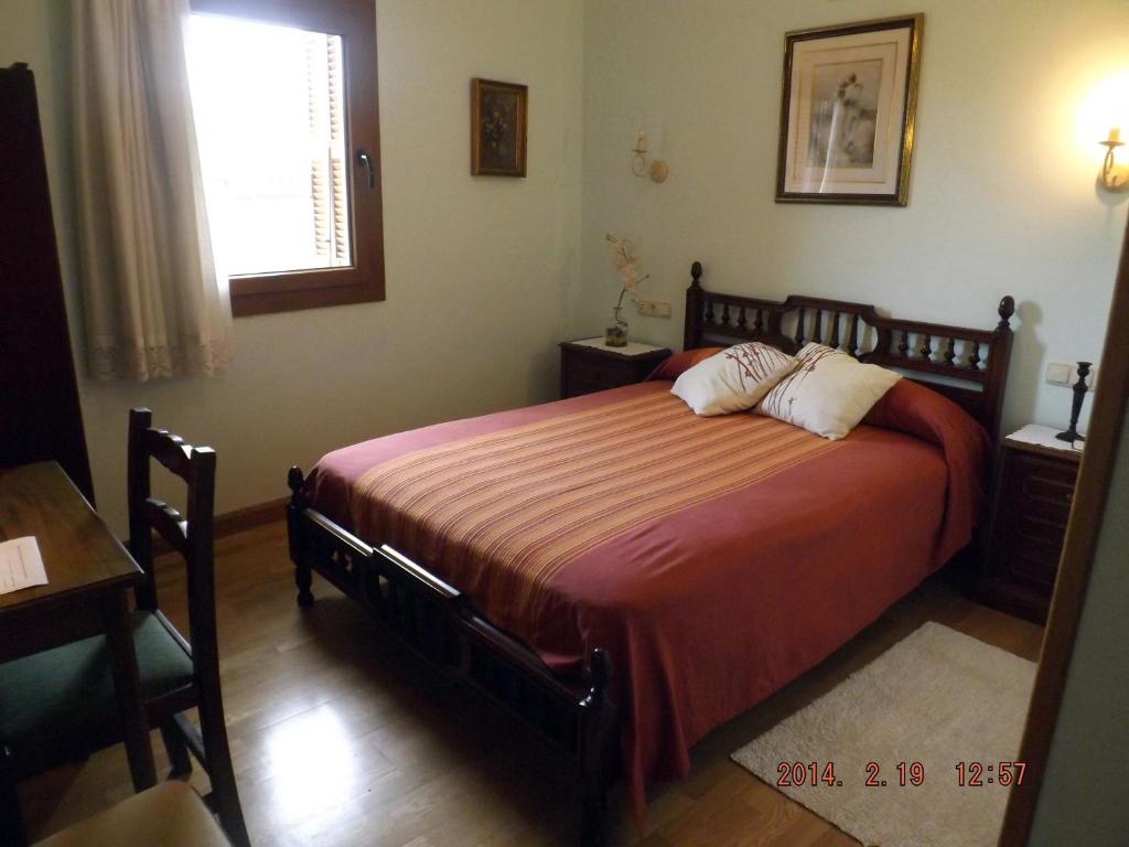 Postel nebo postele na pokoji v ubytování Hotel Azkue