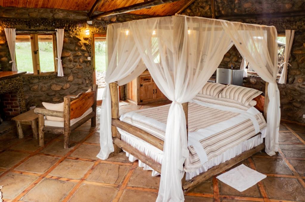 Postel nebo postele na pokoji v ubytování Honeymoon Hut