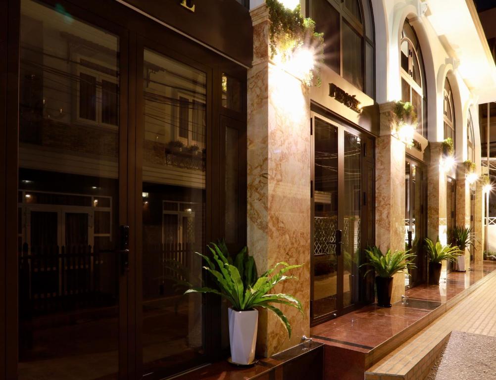 La Fleur Premium Central Apartment Hotel - 9