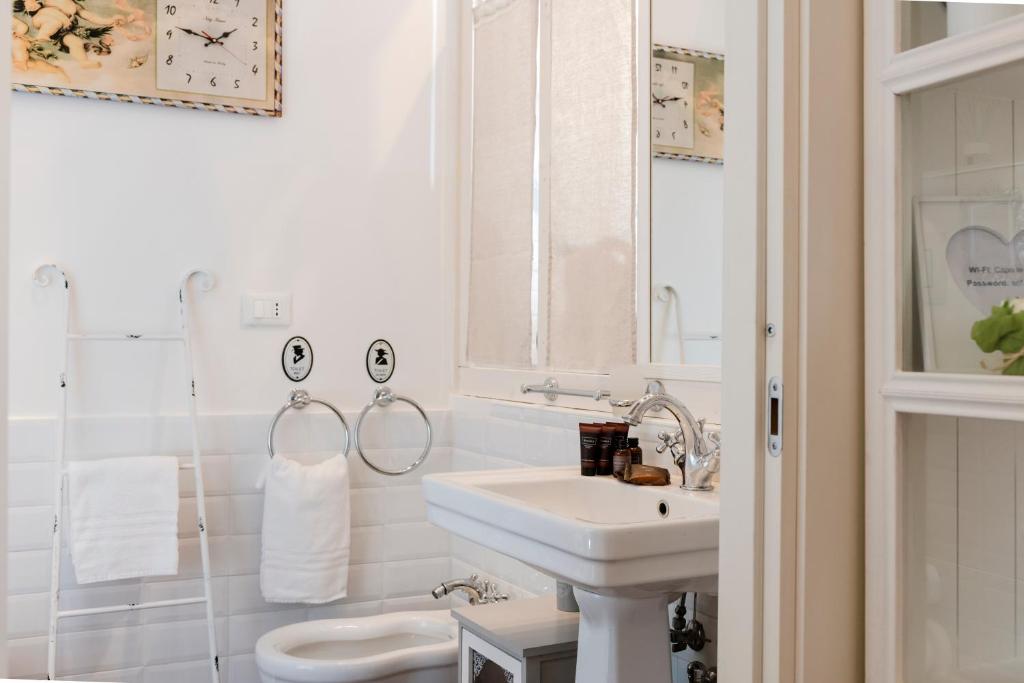 Kúpeľňa v ubytovaní Capo Le Case, Romantic Flat near Spanish Steps