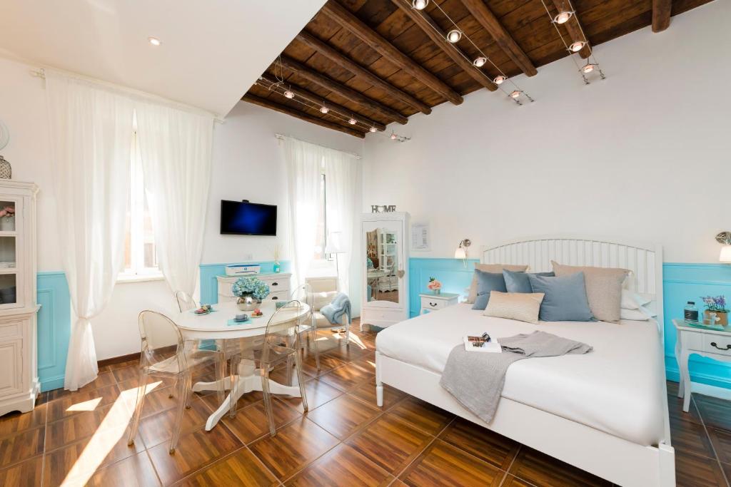 Posteľ alebo postele v izbe v ubytovaní Capo Le Case, Romantic Flat near Spanish Steps