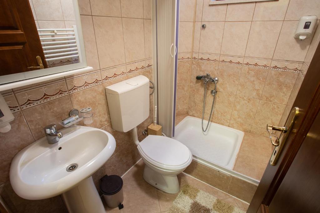 Koupelna v ubytování Apartments Mery