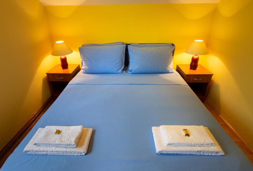 Postel nebo postele na pokoji v ubytování Apartments Mery