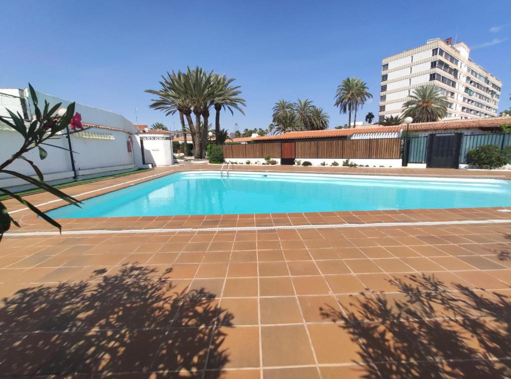 2 bedroom bungalow next Yumbo Center. free parking, Playa del ...