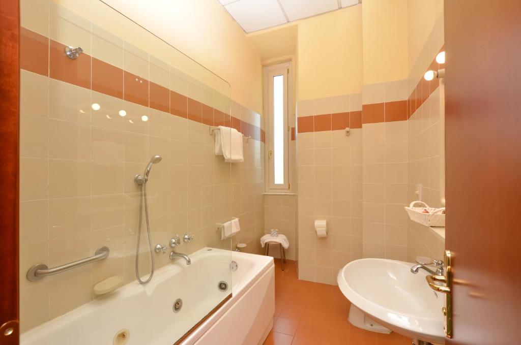 Koupelna v ubytování Grand Hotel Plaza & Locanda Maggiore
