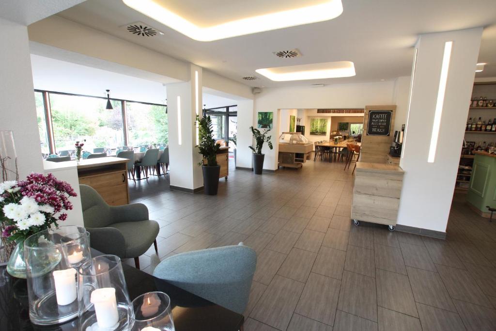 Posezení v ubytování zeitlos Hotel und Restaurant am Fuchsbach
