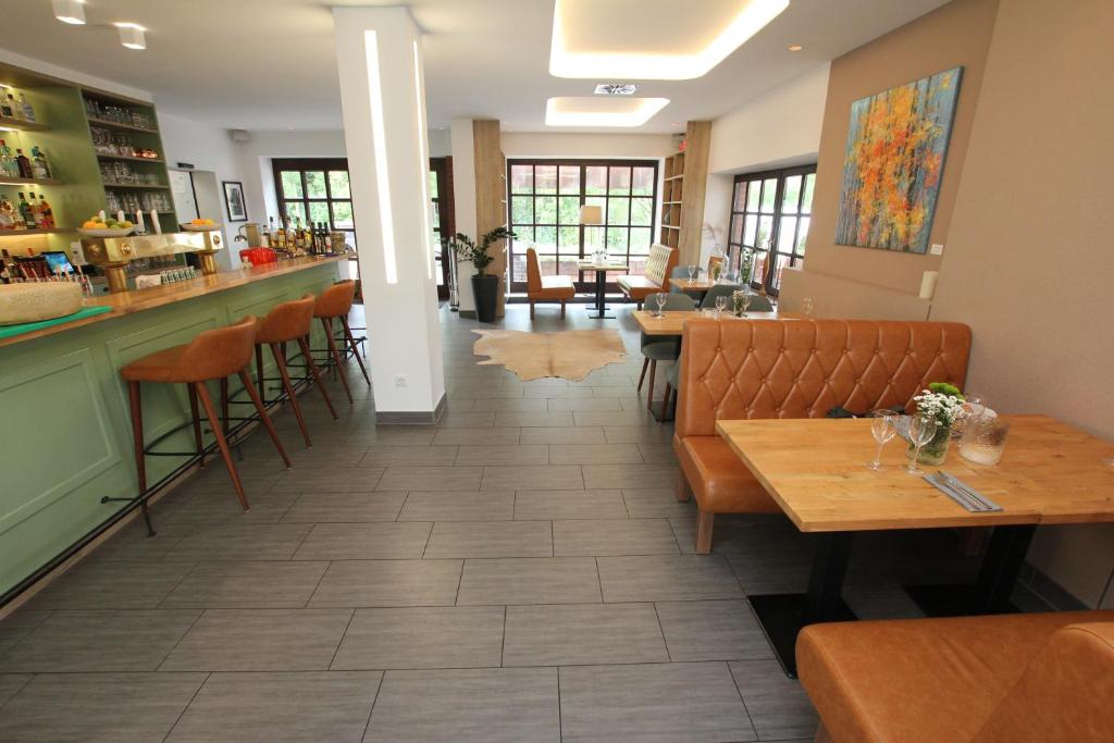 Posezení v ubytování zeitlos Hotel und Restaurant am Fuchsbach