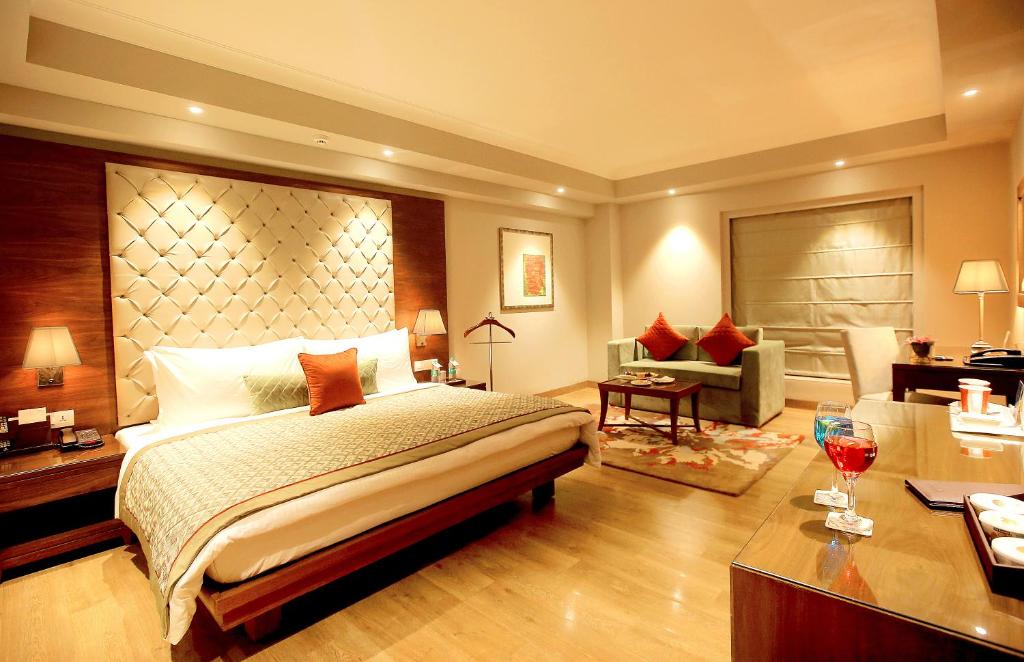 Postel nebo postele na pokoji v ubytování Fortune Sector 27, Noida - Member ITC Hotels' Group
