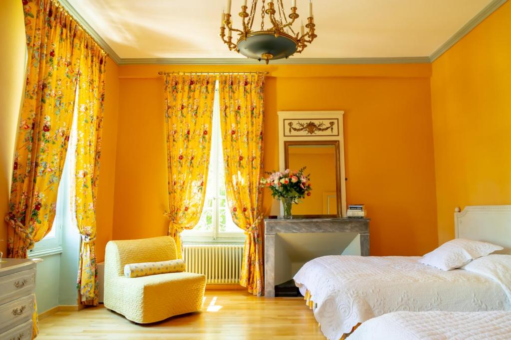 Postel nebo postele na pokoji v ubytování Chateau de Varenne