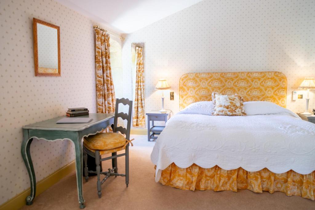 Postel nebo postele na pokoji v ubytování Chateau de Varenne