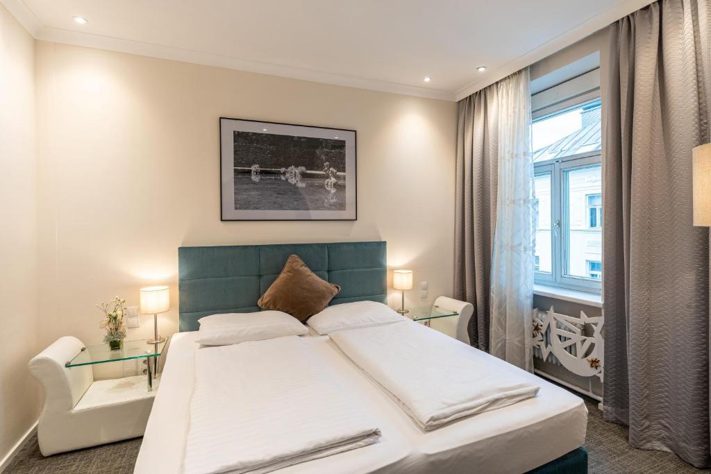 Postel nebo postele na pokoji v ubytování Altstadthotel Wolf-Dietrich