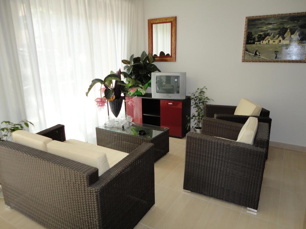 A seating area at Residence Della Vista