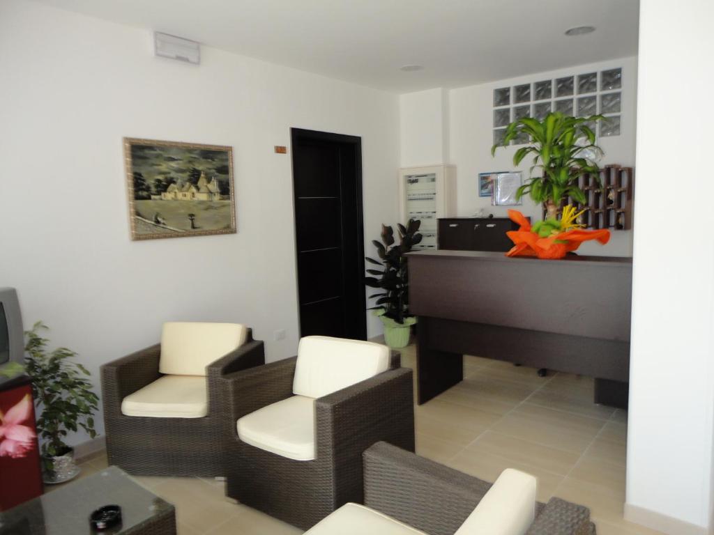 A seating area at Residence Della Vista