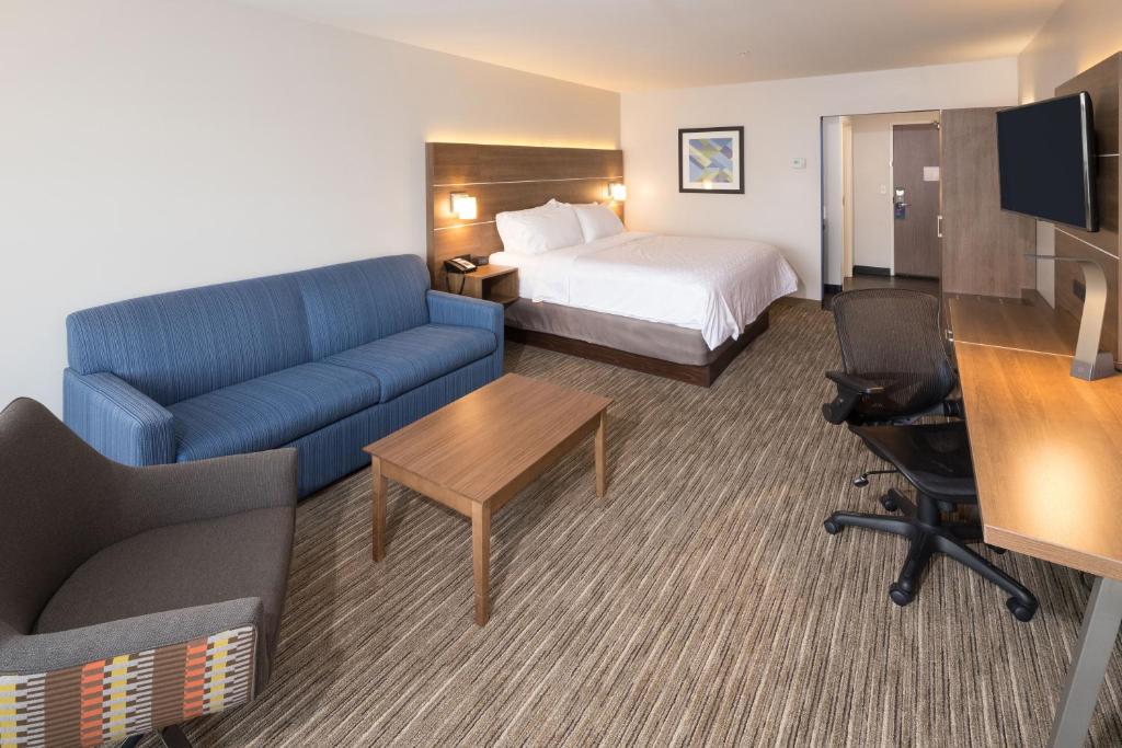 Holiday Inn Express & Suites - Kalamazoo West by IHG - Suite - Mobility Access Roll In Shower/Non-Smoking