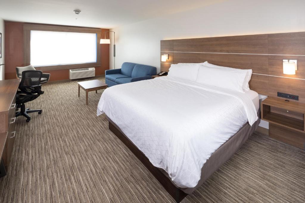Holiday Inn Express & Suites - Kalamazoo West by IHG photo