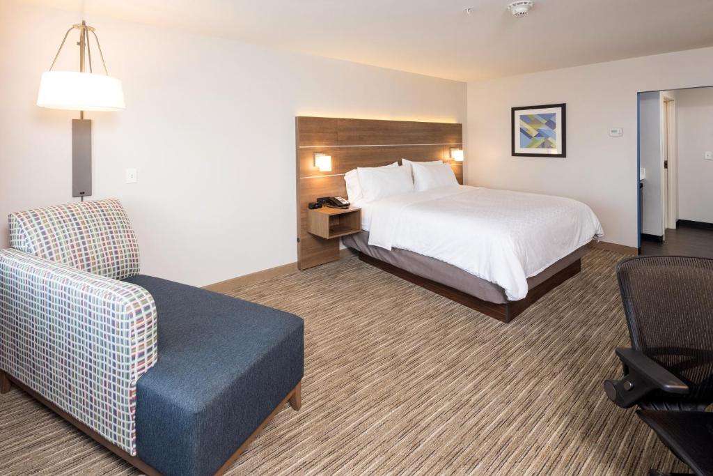 Holiday Inn Express & Suites - Kalamazoo West by IHG photo