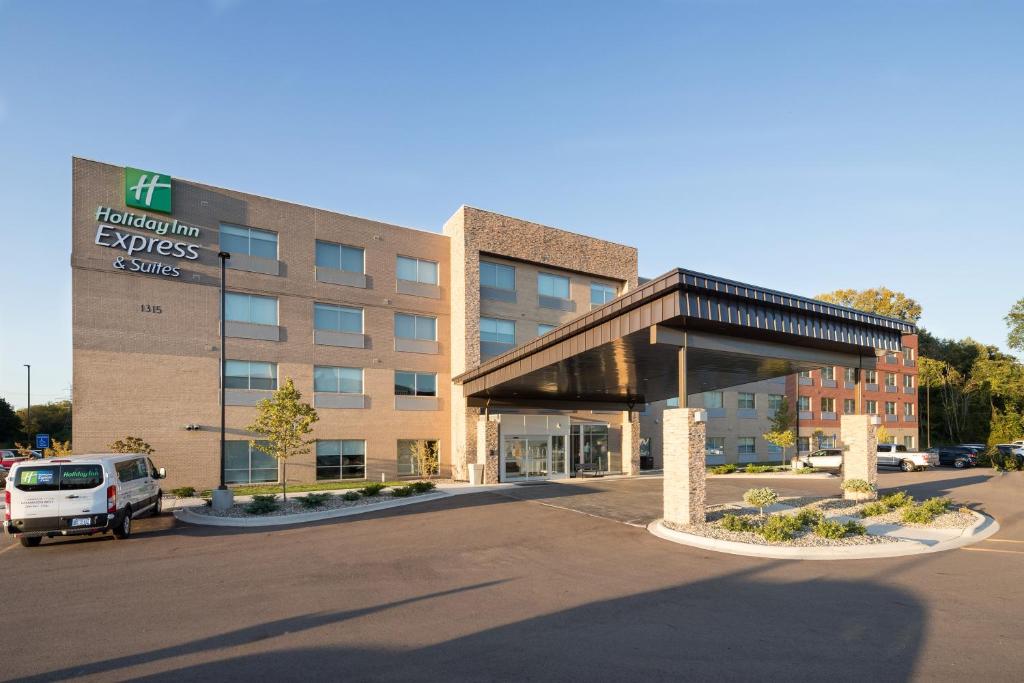 Holiday Inn Express & Suites - Kalamazoo West by IHG photo