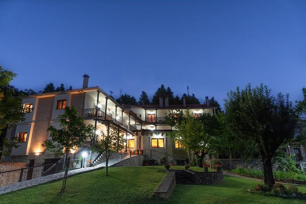 a large house at night with its lights on at Hotel Oreades in Elati Trikalon