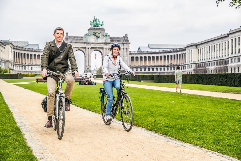 Jízda na kole v ubytování First Euroflat Hotel nebo okolí