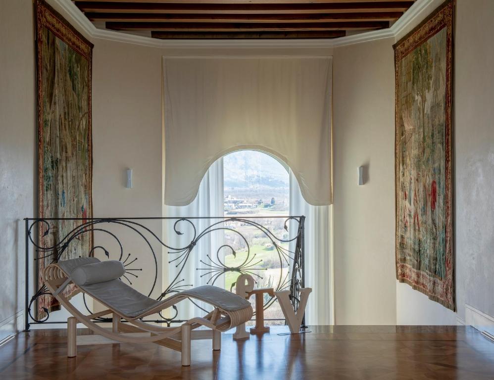 Posedenie v ubytovaní Villa della Giovanna by VacaVilla