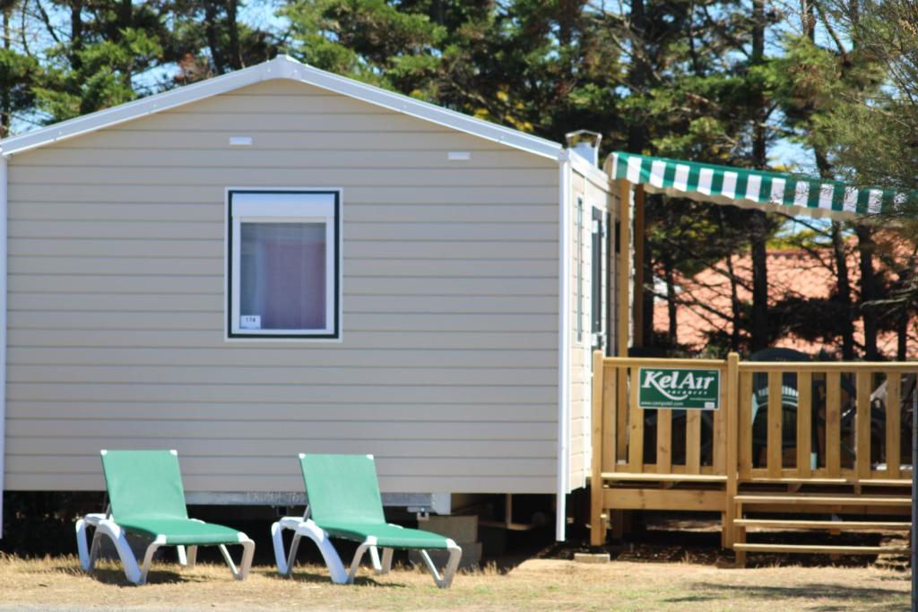 S&acirc;n trong/khu v&#x1EF1;c ngo&agrave;i tr&#x1EDD;i t&#x1EA1;i Mobile Homes by KelAir at Camping Sol a Go Go