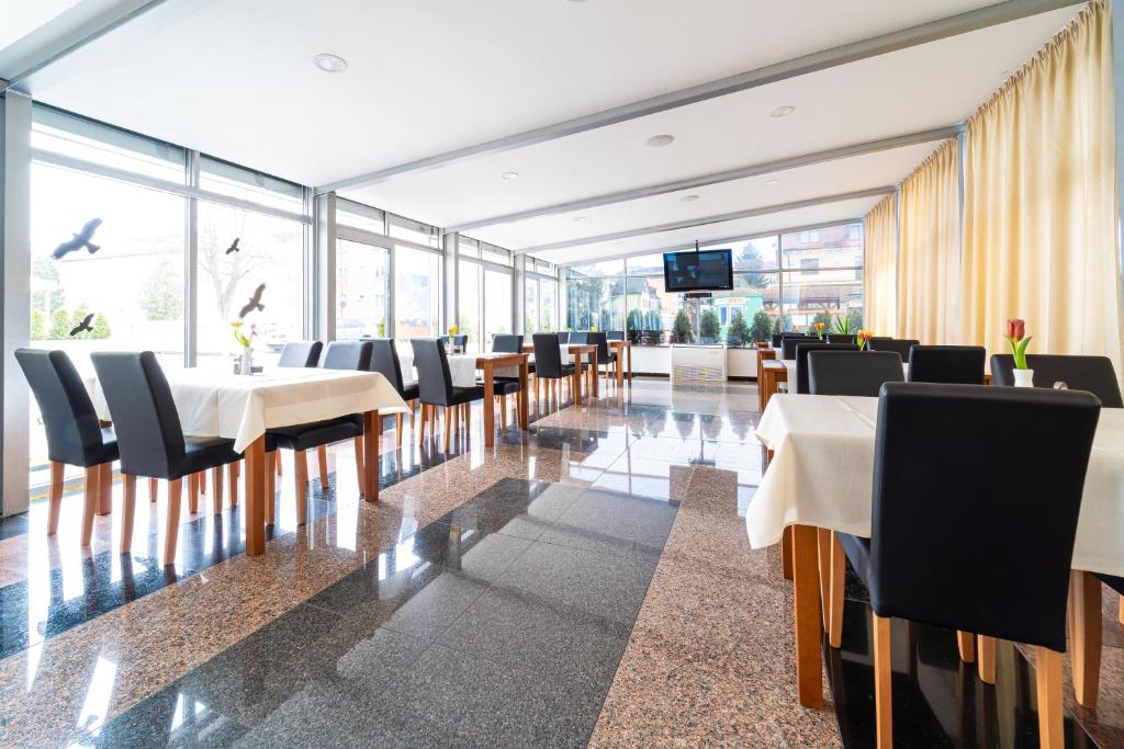TV a/nebo společenská místnost v ubytování Hotel Artin