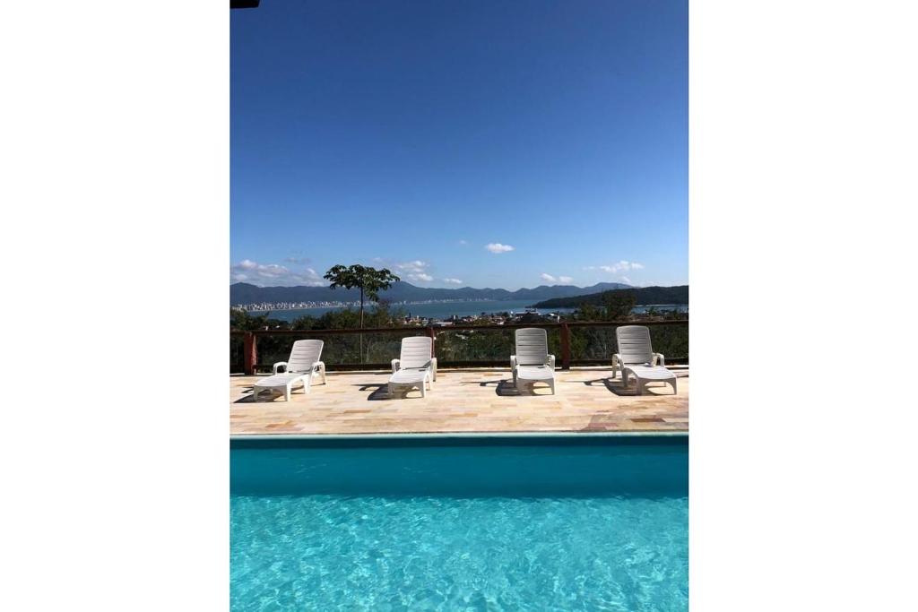 Sobrado com piscina