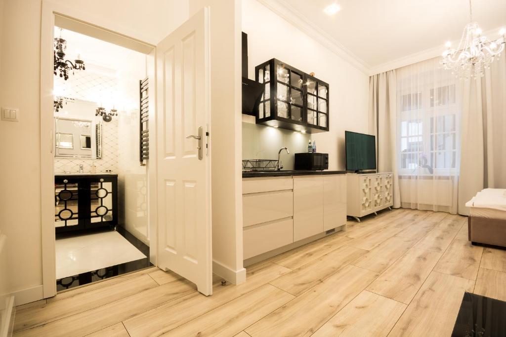 Kuchnia lub aneks kuchenny w obiekcie Glam Apartments