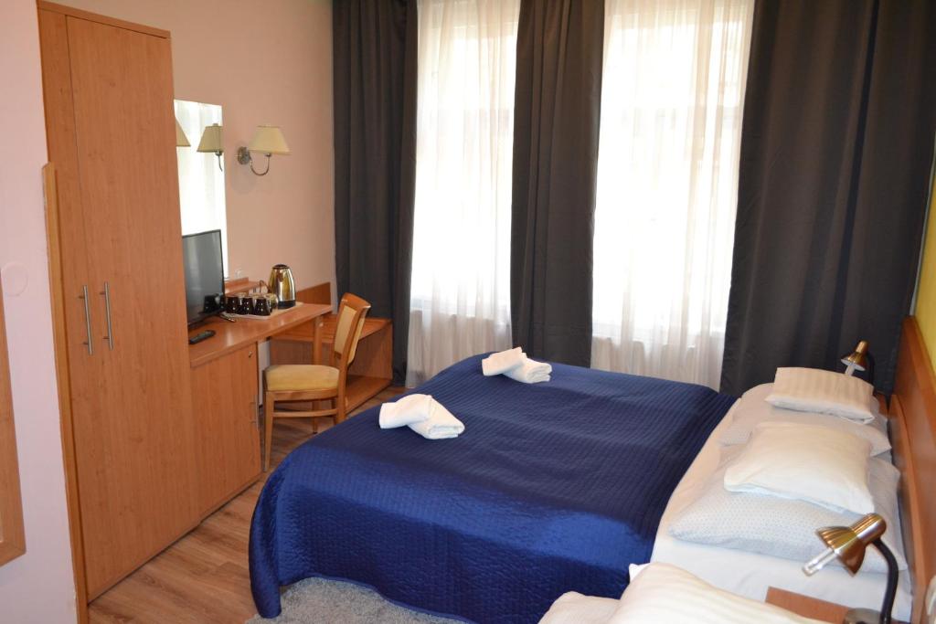 Postel nebo postele na pokoji v ubytování Aladin Praha