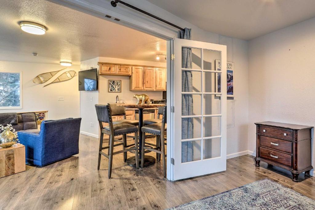 Kuchyň nebo kuchyňský kout v ubytování Coastal-View Apartment Near Downtown Anchorage!