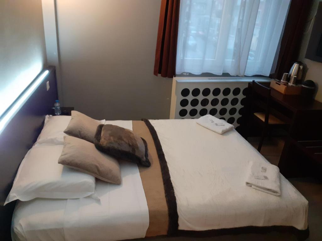 Postel nebo postele na pokoji v ubytování Citadel Hôtel
