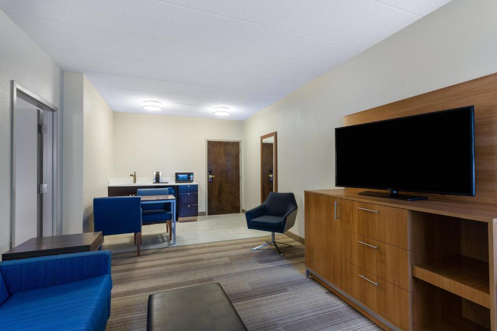 Holiday Inn Express Hotel & Suites King of Prussia, an IHG Hotel - 皇后室，可访问淋浴 - 不吸烟