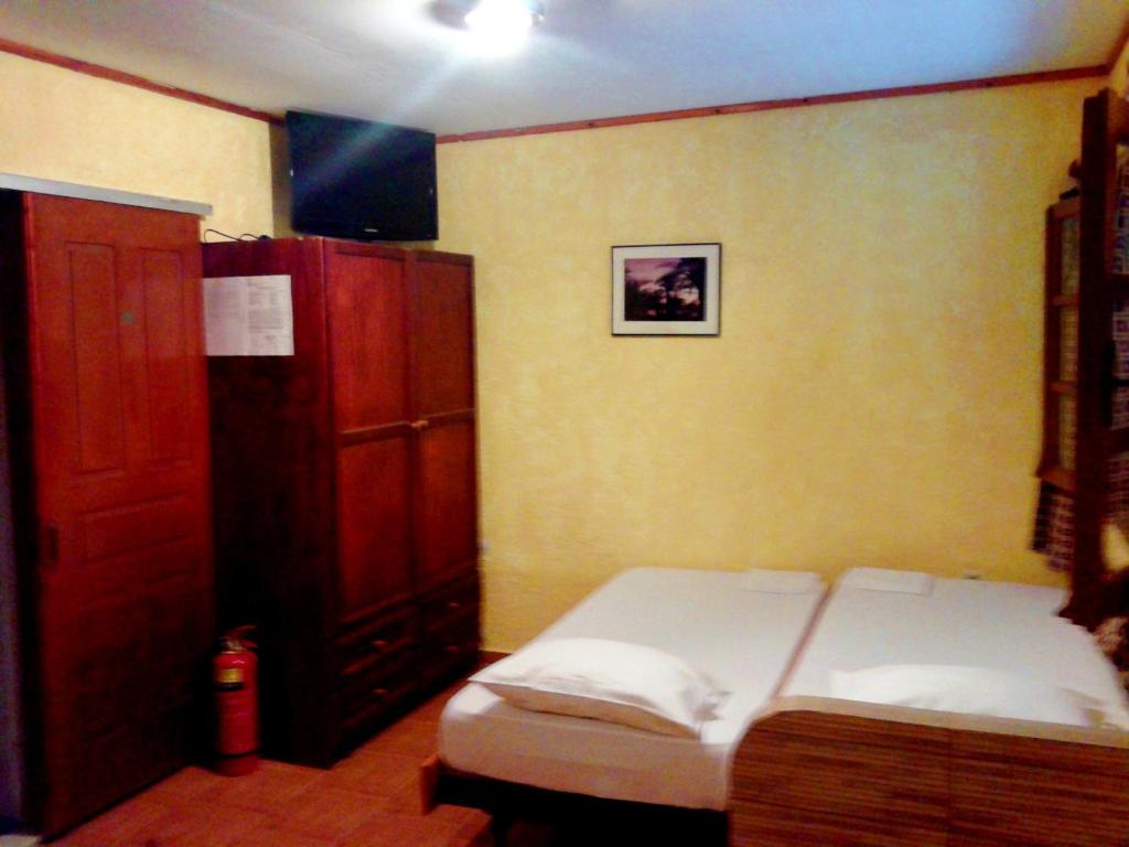 a bedroom with a bed and a dresser at Sunrise Apartments in Palekastron