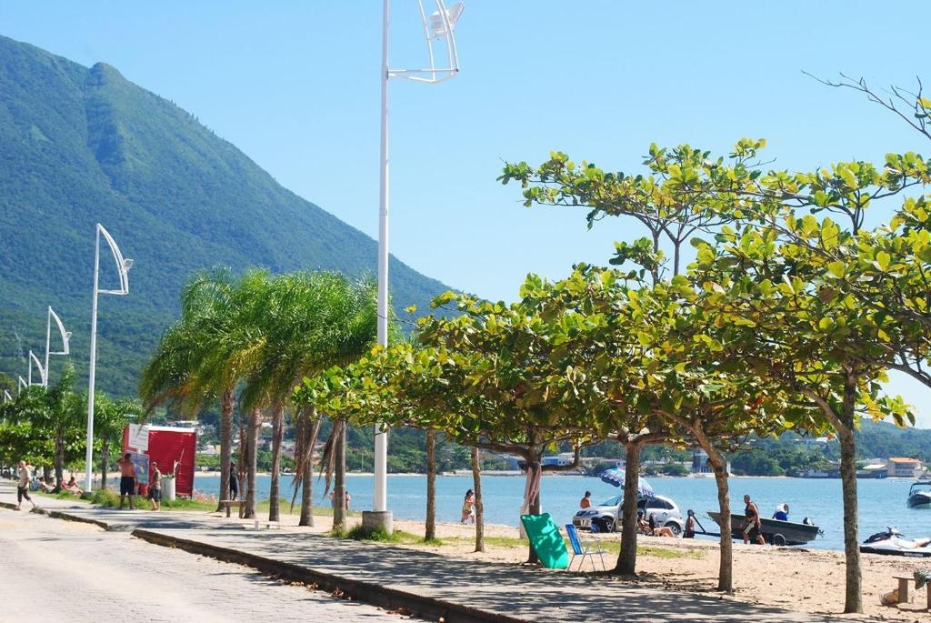  Praia de Fora tranquila com apto mobiliado