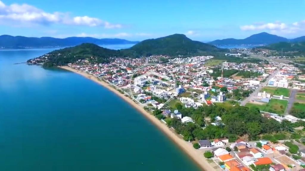  Praia de Fora tranquila com apto mobiliado