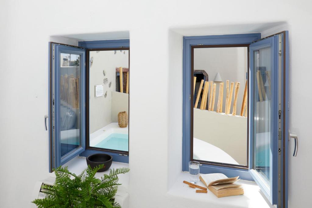 Luna Santorini Suites - 14