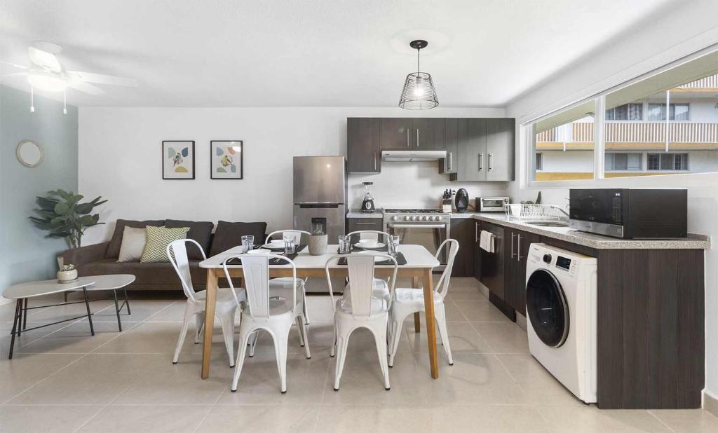 Η κουζίνα ή μικρή κουζίνα στο Suite lujo y comodidad 150MB Home Office Céntrico El Prado C12