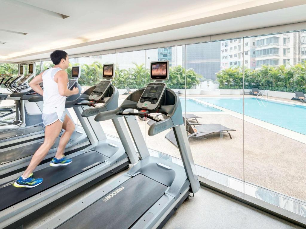 Fitness centrum a/nebo fitness zařízení v ubytování Novotel Century Hong Kong